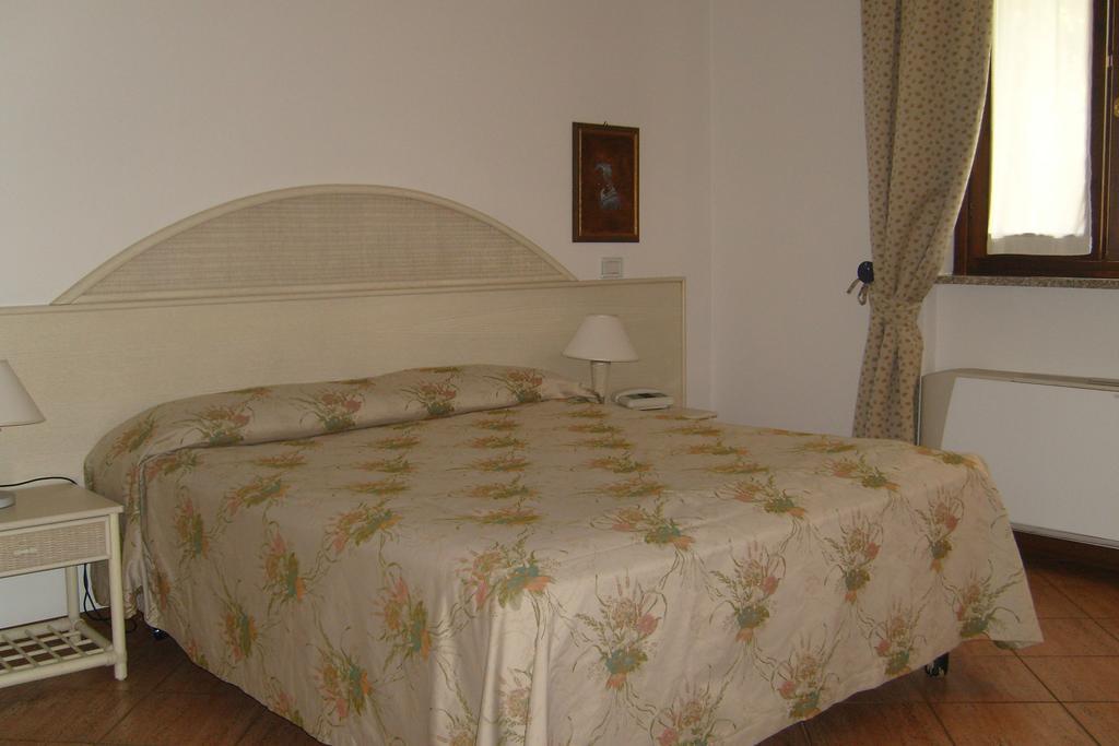 Hotel La Collinetta Sesto Calende Værelse billede
