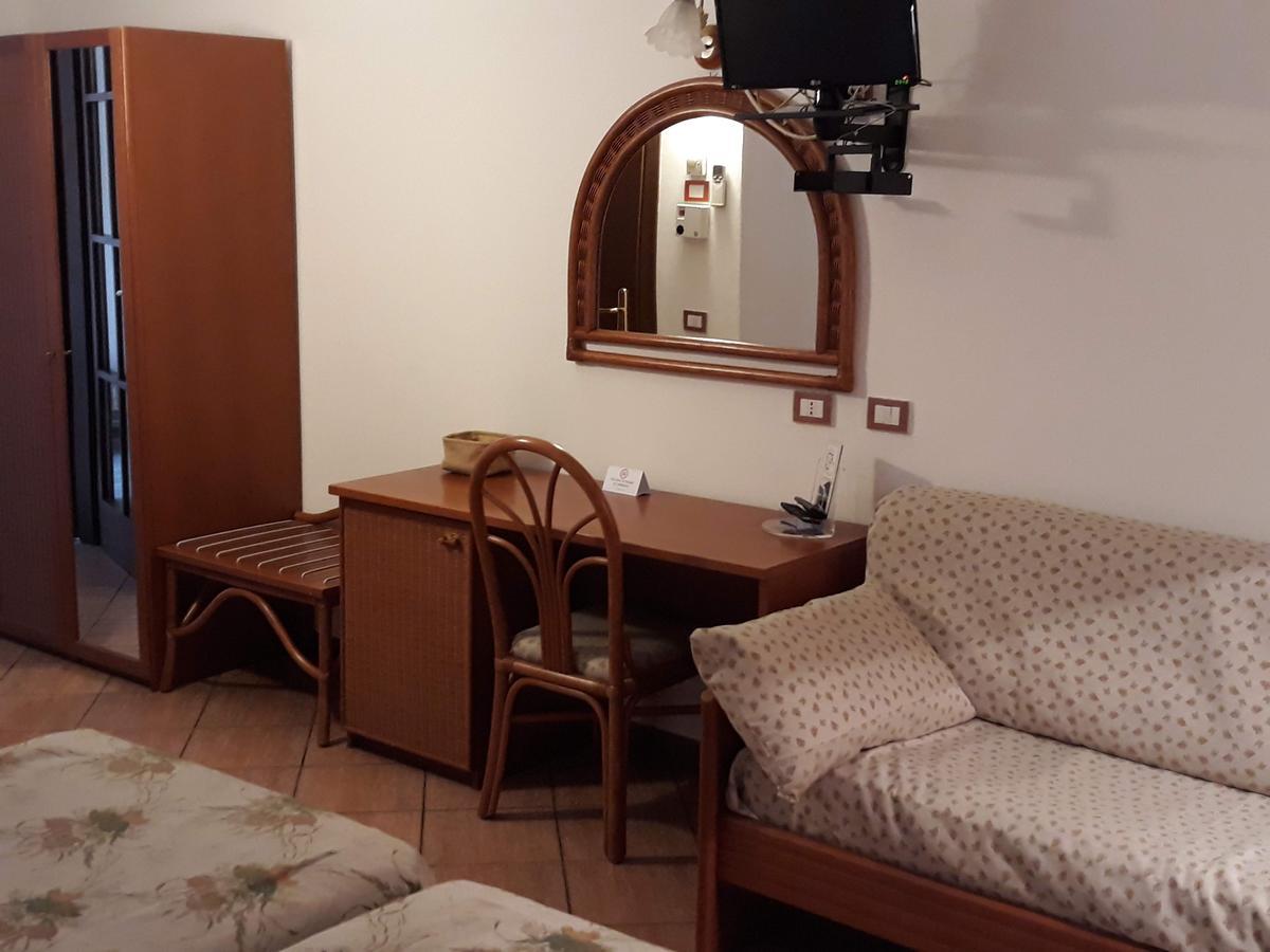 Hotel La Collinetta Sesto Calende Eksteriør billede
