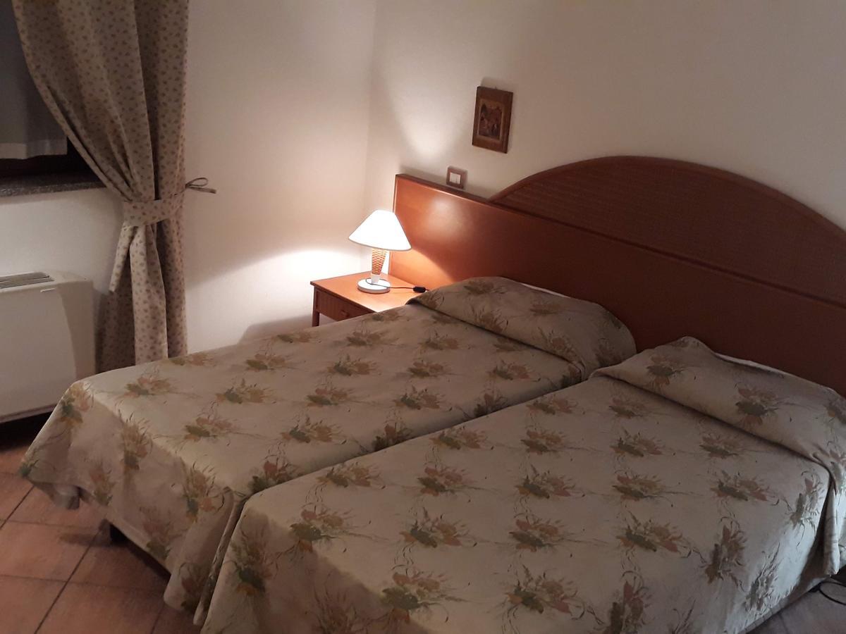 Hotel La Collinetta Sesto Calende Eksteriør billede